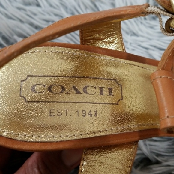 Coach - Picture 3 of 8